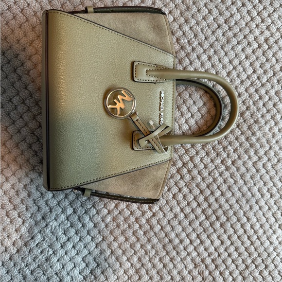 🔴New with tags! Michael Kors Avril Extra-Small Leather Satchel New! - Picture 5 of 8